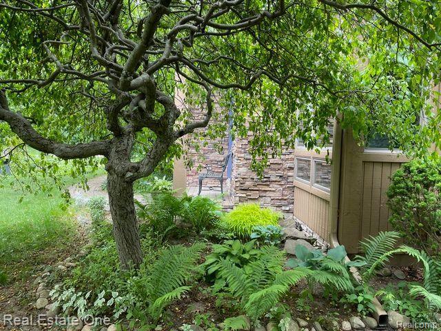 8260 ENGLEWOOD Drive, Clarkston, MI — Photo 6