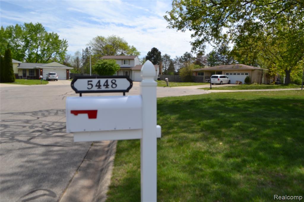 5448 FAIRVIEW Drive, Grand Blanc, MI 48439 — Photo 34