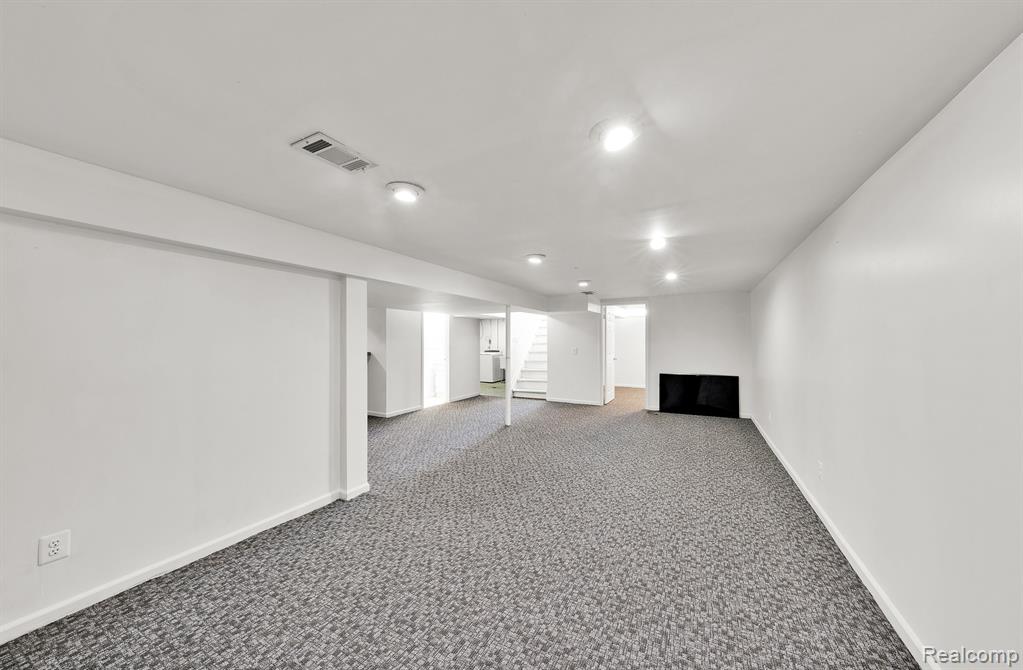8862 OPORTO Street, Livonia, MI 48150 — Photo 15