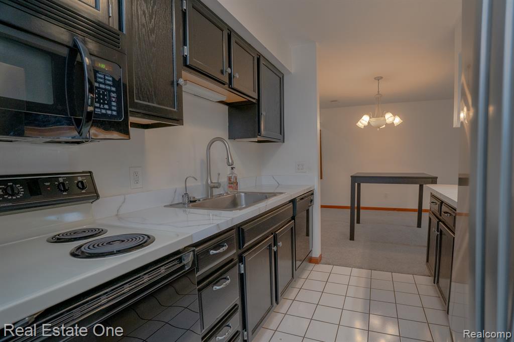 1375 HARBOUR Boulevard, 123, Trenton, MI 48183 — Photo 9