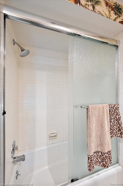 950 E Glengarry Circle, Bloomfield Hills, MI 48301 — Photo 57