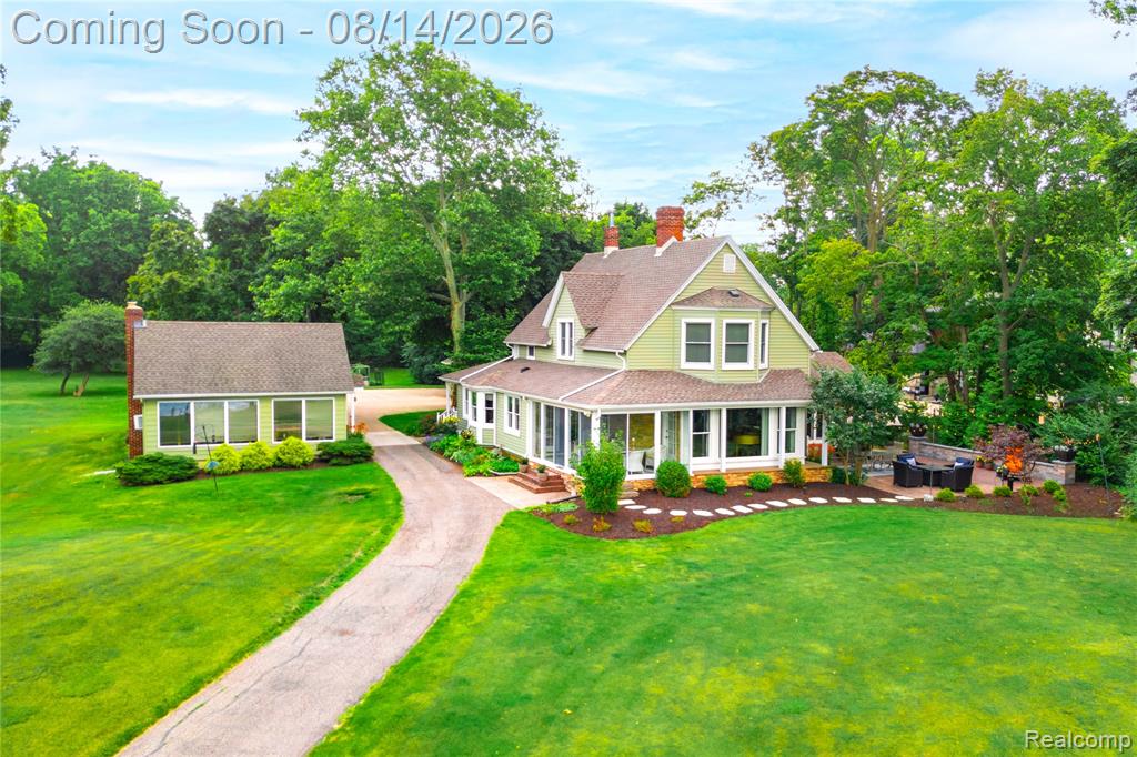21843 West River Road, Grosse Ile, MI 48138