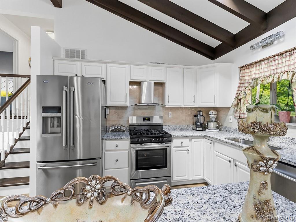 17361 W OUTER Drive, Dearborn Heights, MI 48127 — Photo 10