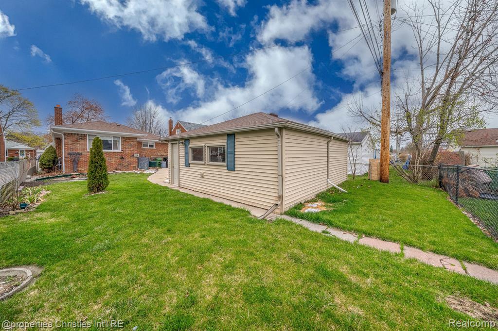7631 ROBINSON Avenue, Allen Park, MI 48101 — Photo 27
