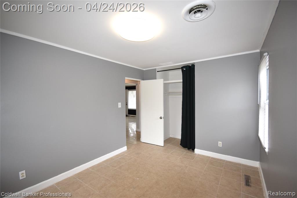 10311 Saratoga Street, Oak Park, MI 48237 — Photo 11