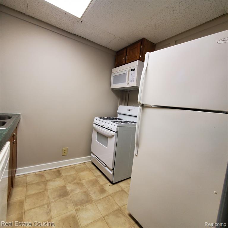 4235 Fenton Road S, Burton, MI 48529 — Photo 15