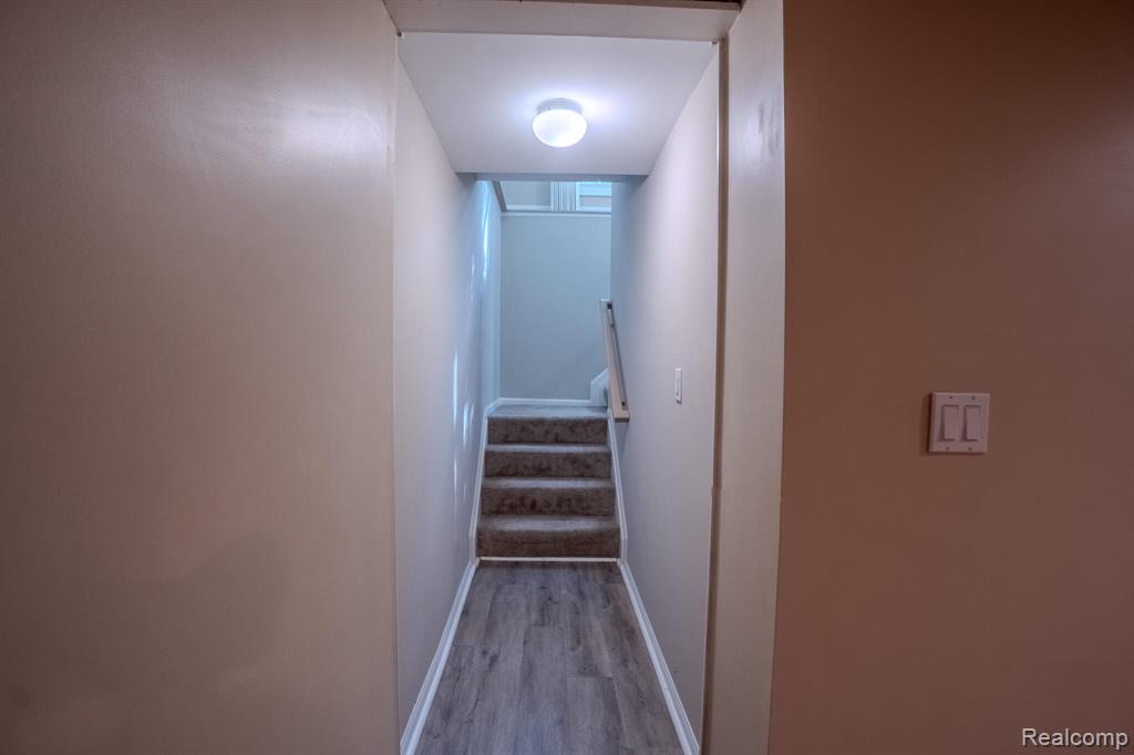 5235 Royal Vale Lane, 70, Dearborn, MI 48126 — Photo 22