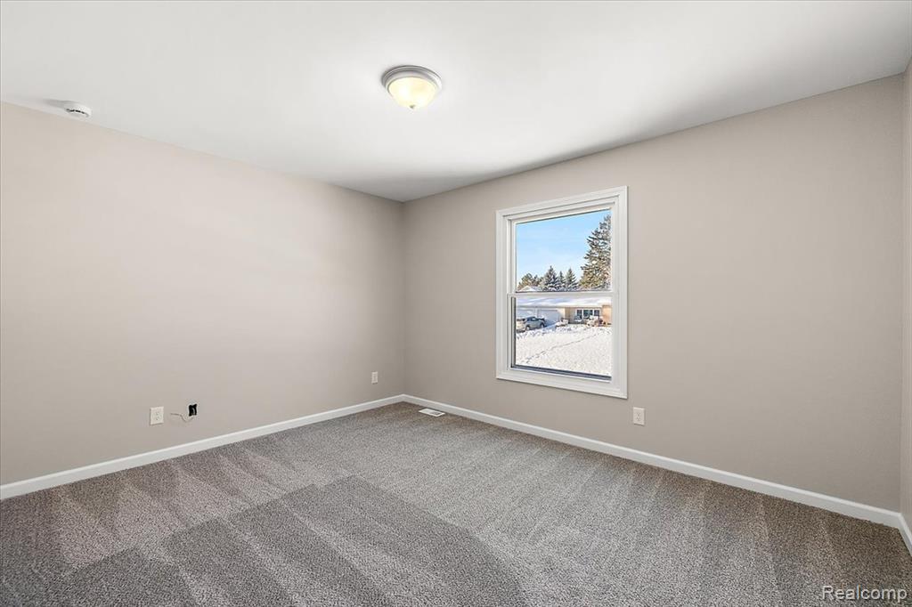 927 Alan Drive, Lake Orion, MI 48362 — Photo 26