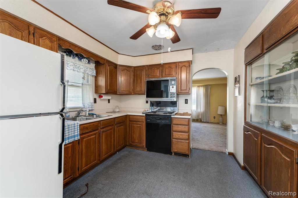 5711 Crescent Road, Waterford, MI 48327 — Photo 13