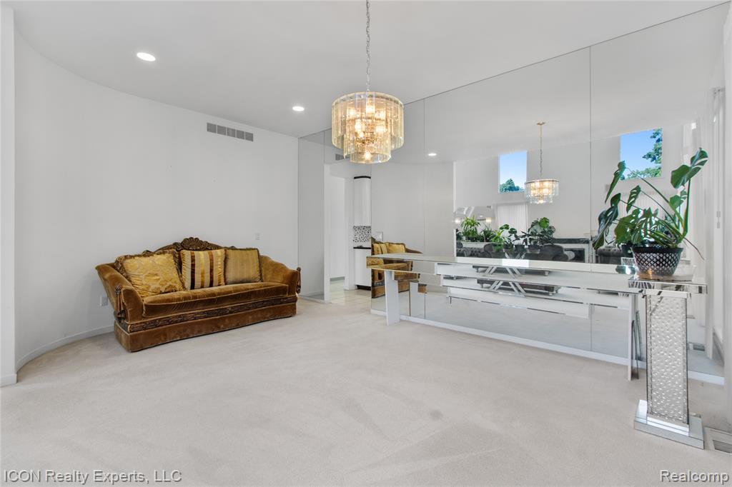 5727 Royal Wood, West Bloomfield, MI — Photo 9