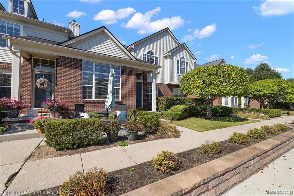 8204 Alexa Drive, Commerce Twp, MI 48390 — Photo 4