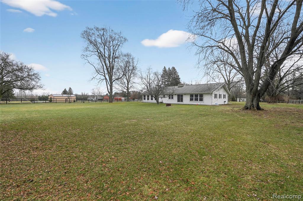10960 Heather Lane, Whitmore Lake, MI 48189 — Photo 32
