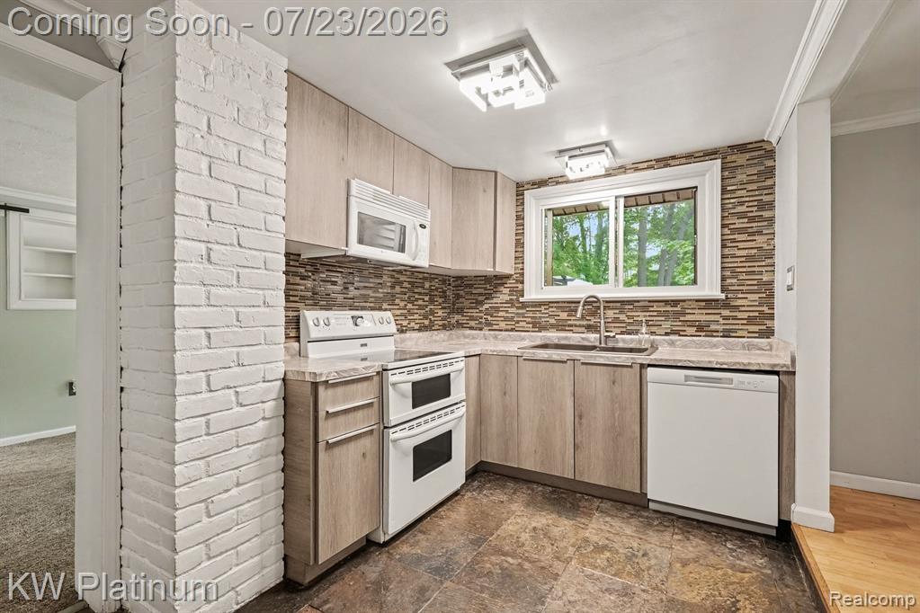4885 Lakeshore Road, Fort Gratiot, MI 48059 — Photo 11