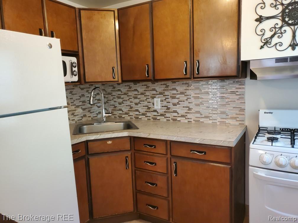 616 E 2ND Street, Flint, MI 48503 — Photo 18