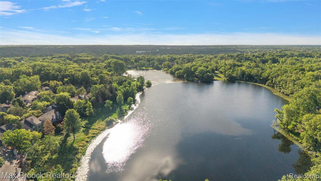 4872 Cliffside Drive, West Bloomfield, MI 48323 — Photo 44