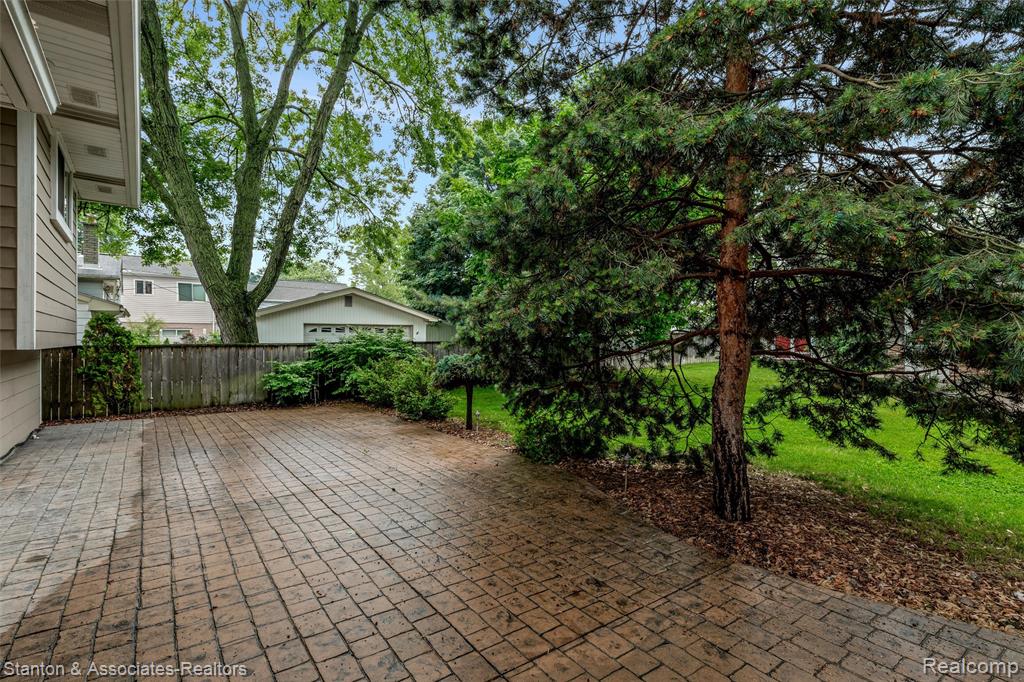 608 Woodlawn Avenue, Royal Oak, MI 48073 — Photo 32
