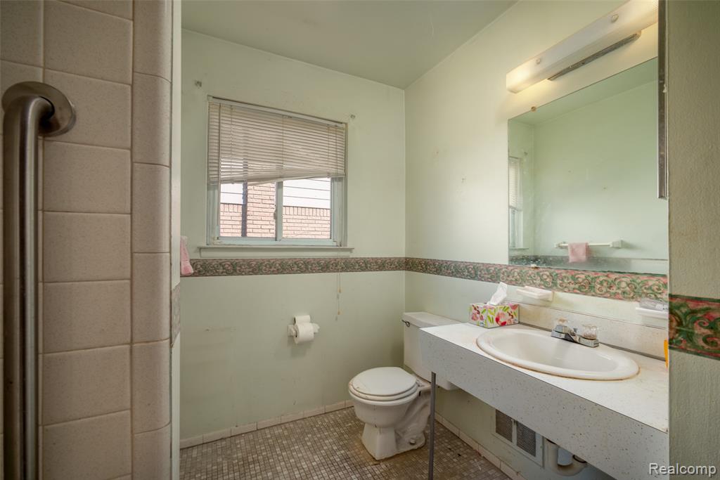 29889 Brown Court, Garden City, MI — Photo 18