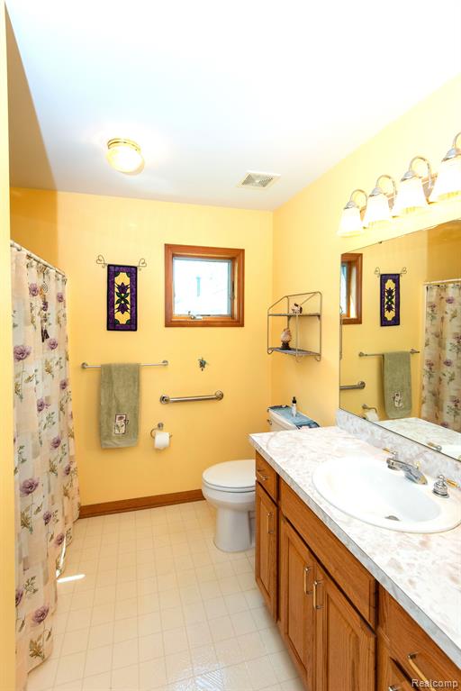 906 VILLAGE Drive, Davison, MI 48423 — Photo 26