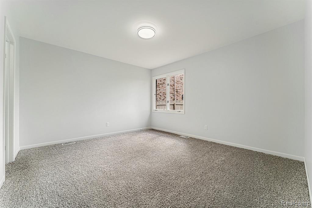 6075 N VERNON Street, Dearborn Heights, MI 48127 — Photo 21