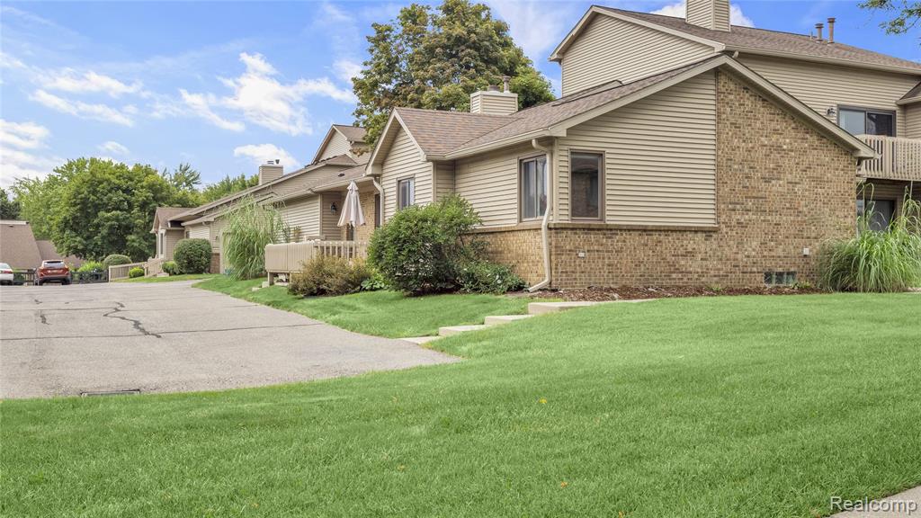 7113 Elmhurst, West Bloomfield, MI — Photo 54