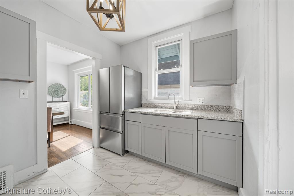 614 S PLEASANT Street, Royal Oak, MI 48067 — Photo 12