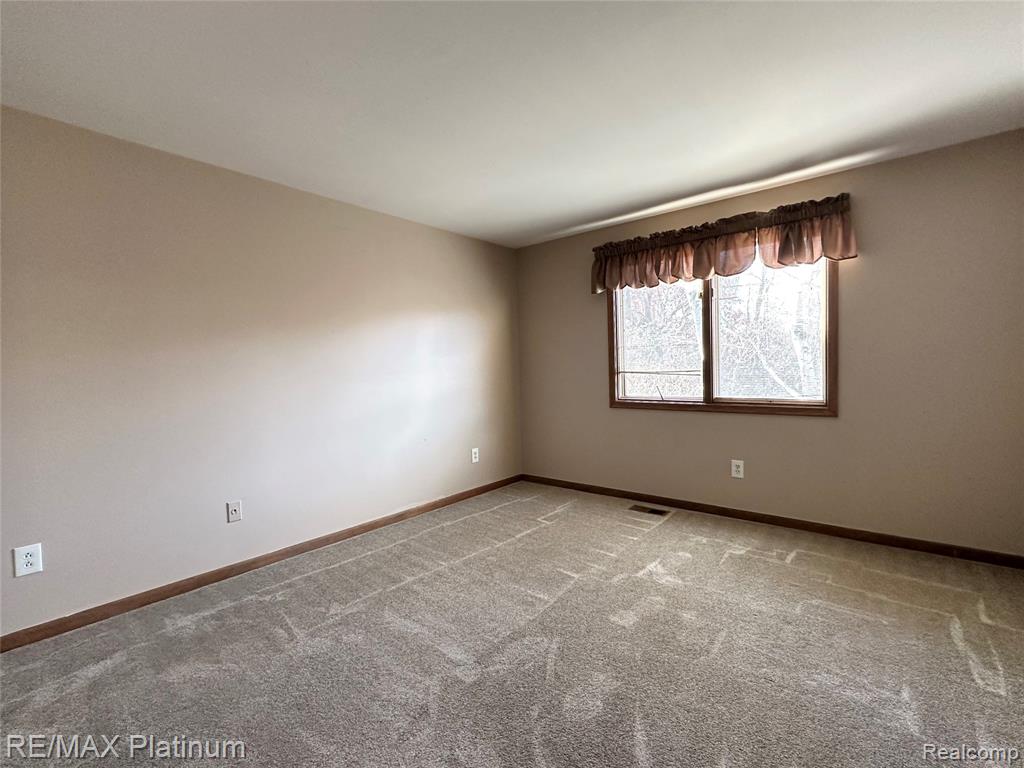 470 Woodstone Road, 33, Waterford, MI 48327 — Photo 19