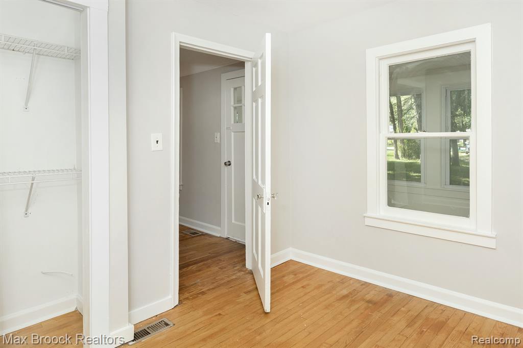 594 ANDRESEN Court, Hazel Park, MI 48030 — Photo 10