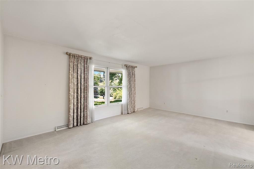 7036 Lindenmere Drive, Bloomfield Hills, MI 48301 — Photo 7