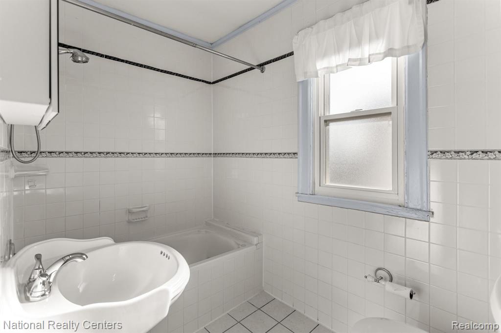 4242 LAPHAM Street, Dearborn, MI 48126 — Photo 24