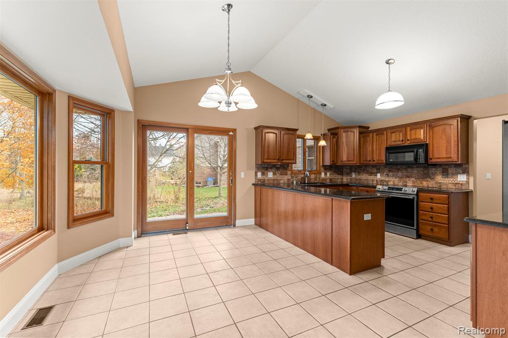 27142 Newberry Boulevard, Brownstown, MI 48134 — Photo 15