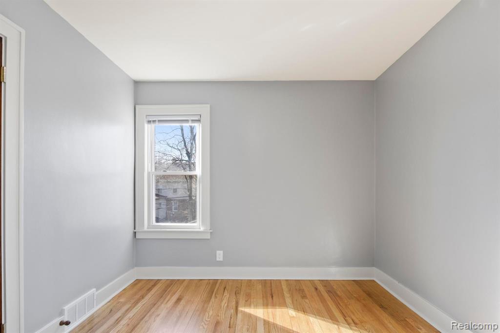 902 E 2ND Street, Royal Oak, MI 48067 — Photo 19