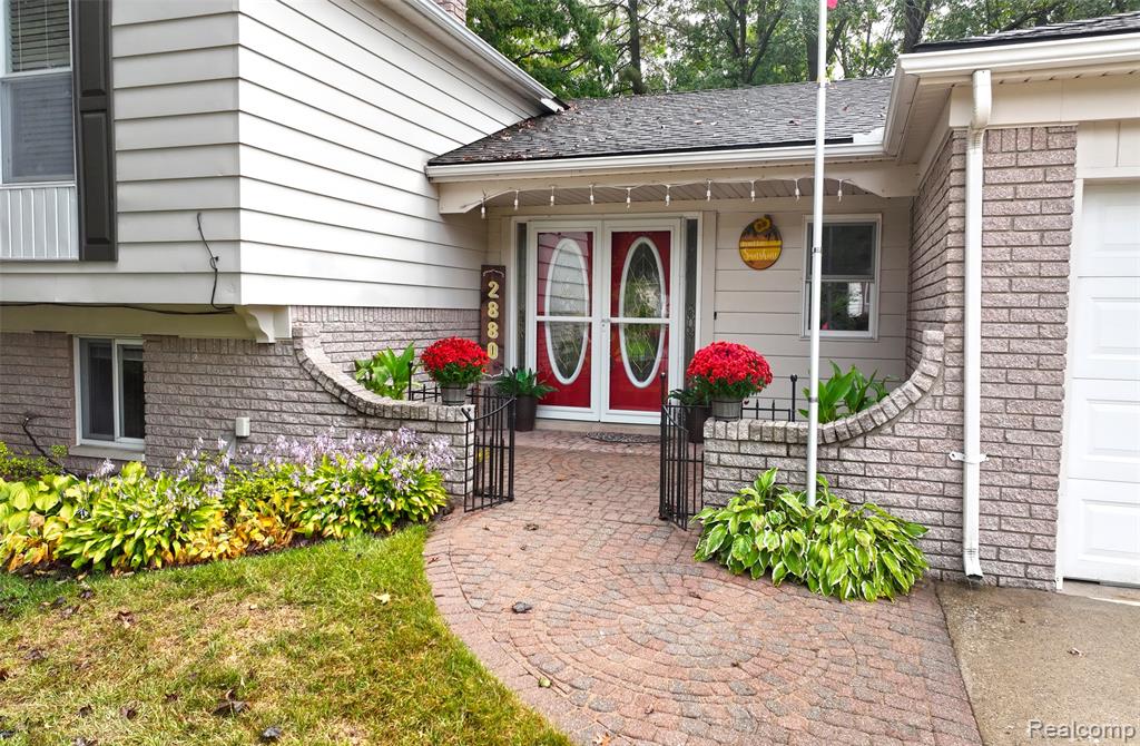 2880 Wareing Drive, Orion, MI — Photo 2