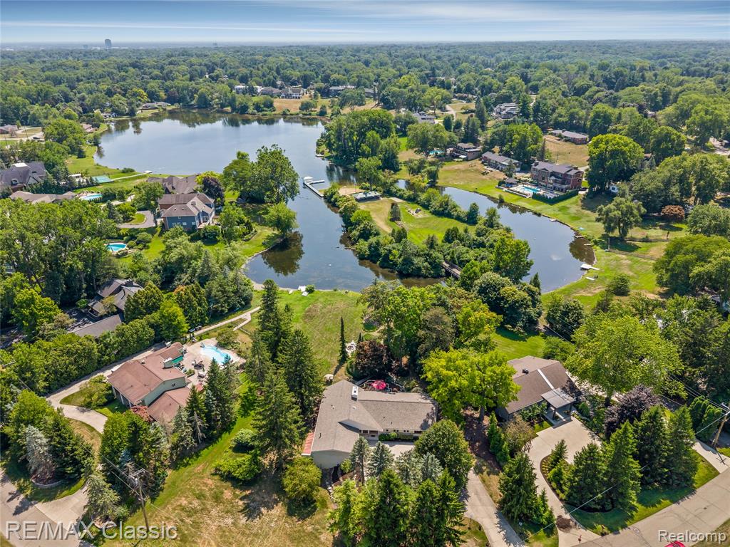6600 Valley Spring Road, Bloomfield Hills, MI 48301