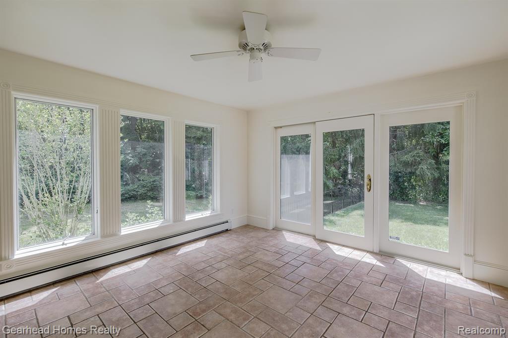 6296 Elizabeth Lake Road, Waterford, MI 48327 — Photo 30