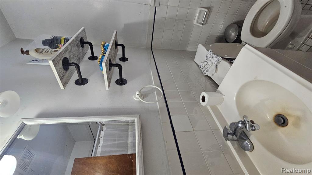 4392 E Coldwater Road, Flint, MI 48506 — Photo 13