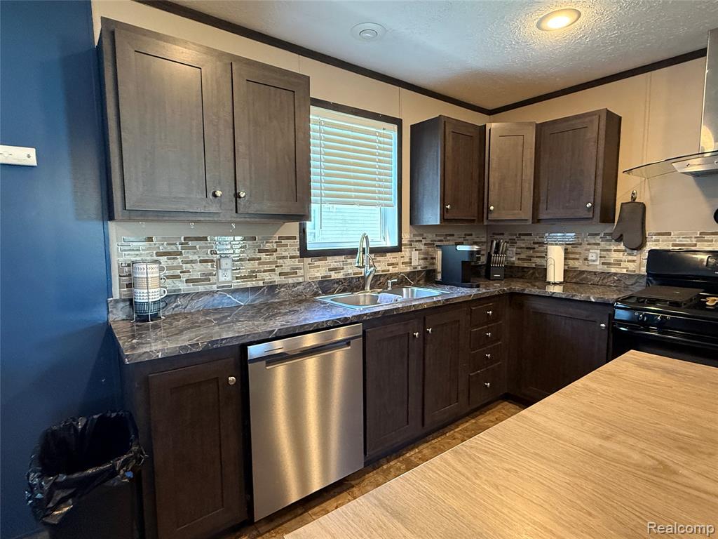 1101 Forest Lane, Columbus, MI — Photo 14
