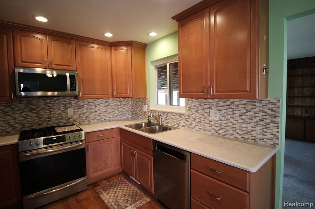 40803 FIRWOOD Street, Plymouth, MI 48170 — Photo 12