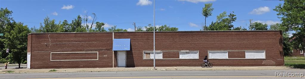 13303 Gratiot Avenue
