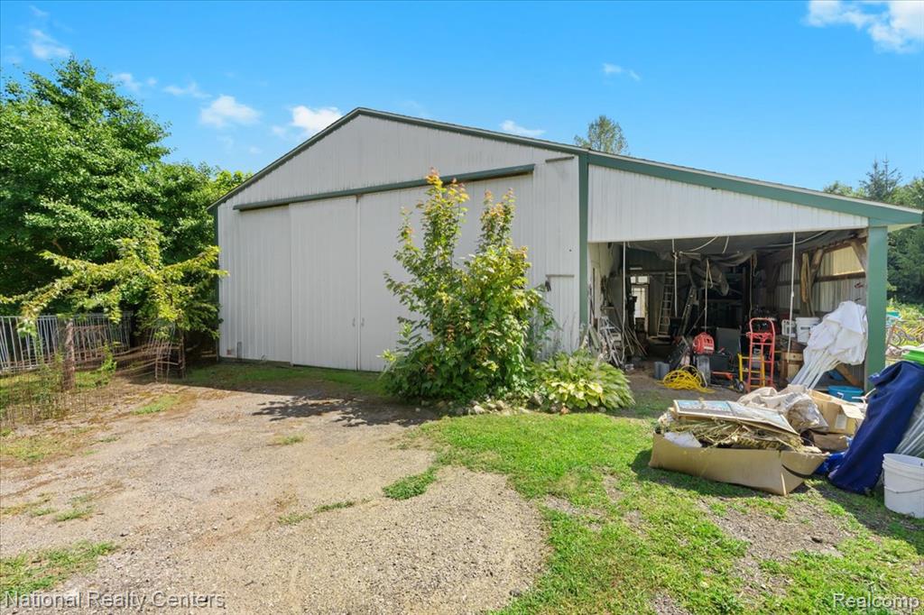 1785 Middle Road, Highland, MI — Photo 34