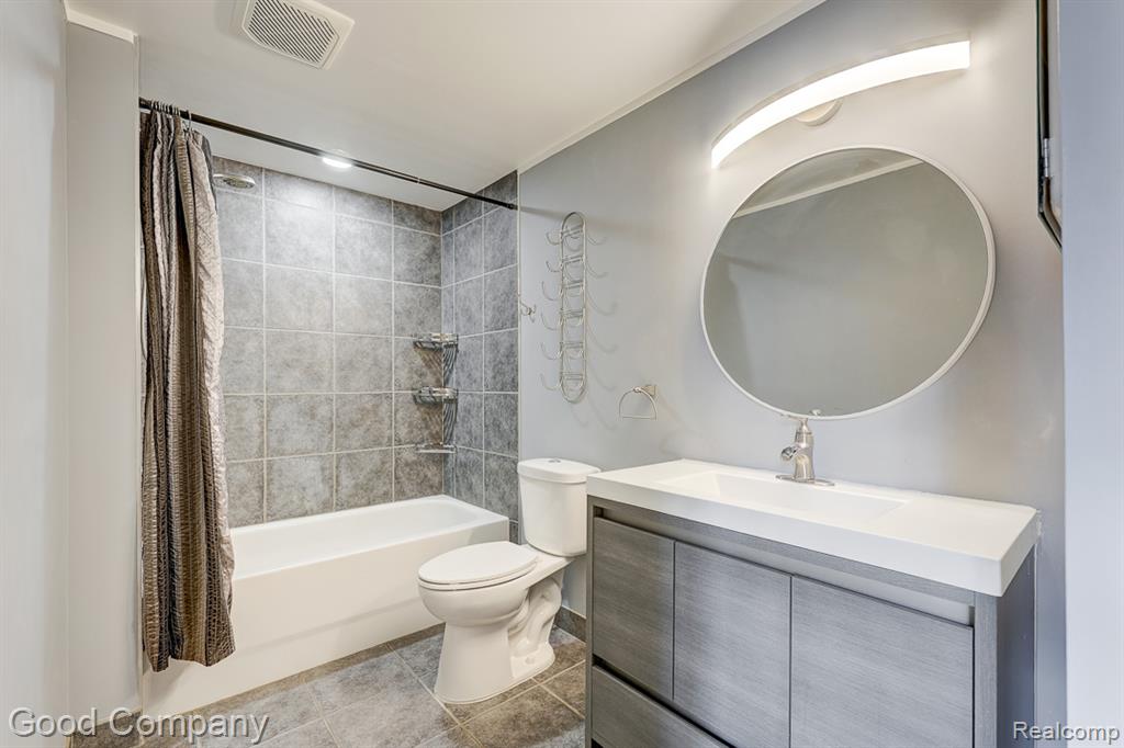 98 N Gratiot Avenue, Mount Clemens, MI 48043 — Photo 28