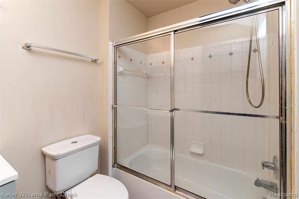 867 Amanda Lane, Pontiac, MI 48340 — Photo 13