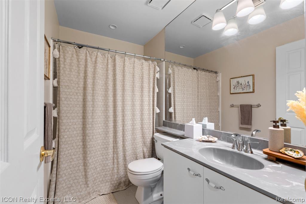 7208 Green Farm Road, 154, West Bloomfield, MI — Photo 16