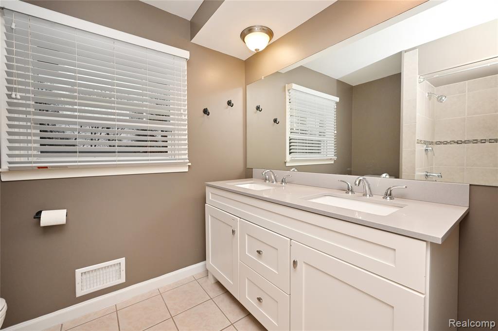 5541 Meadow Lane, Shelby Twp, MI 48316 — Photo 19