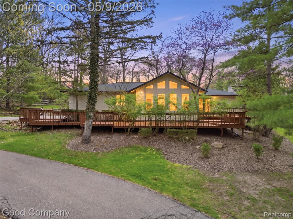 6733 Bloomfield Lane, West Bloomfield, MI — front exterior