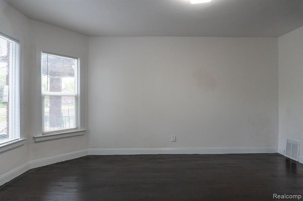 3927 SAINT CLAIR Street, Detroit, MI 48214 — Photo 23