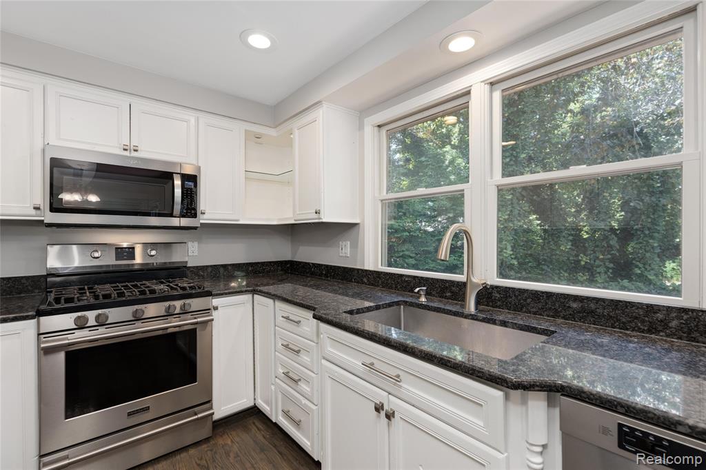 9025 Muirland Drive, Plymouth, MI 48170 — Photo 14