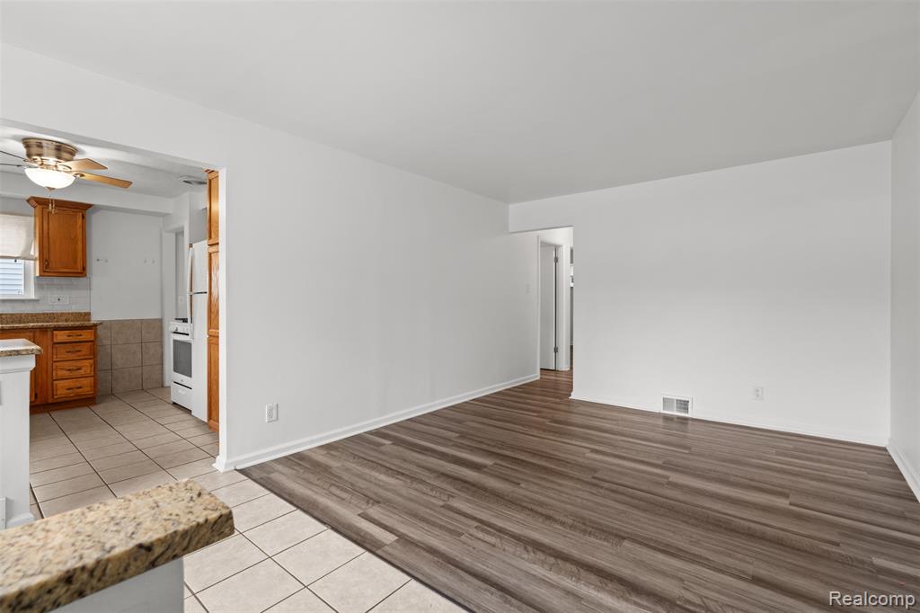 8938 Hugh Street, Livonia, MI 48150 — Photo 6