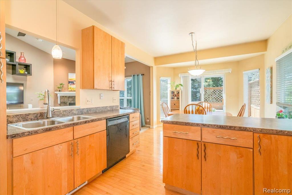 47037 MARINA Drive, Belleville, MI 48111 — Photo 13