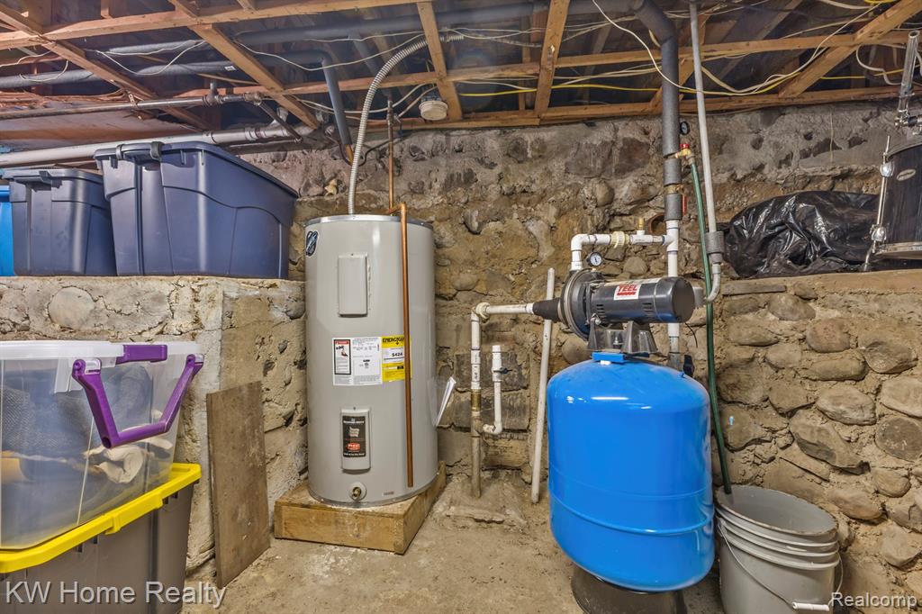 4215 Newton Road, Commerce Twp, MI 48390 — Photo 27