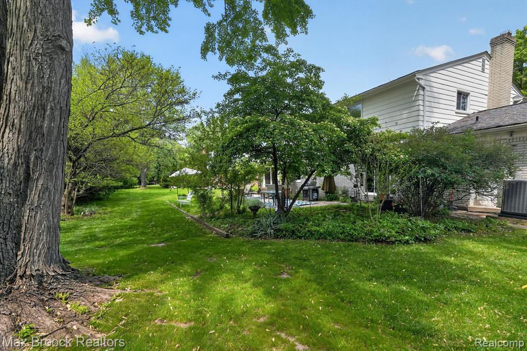 7456 Glengrove Drive, Bloomfield Hills, MI 48301 — Photo 48
